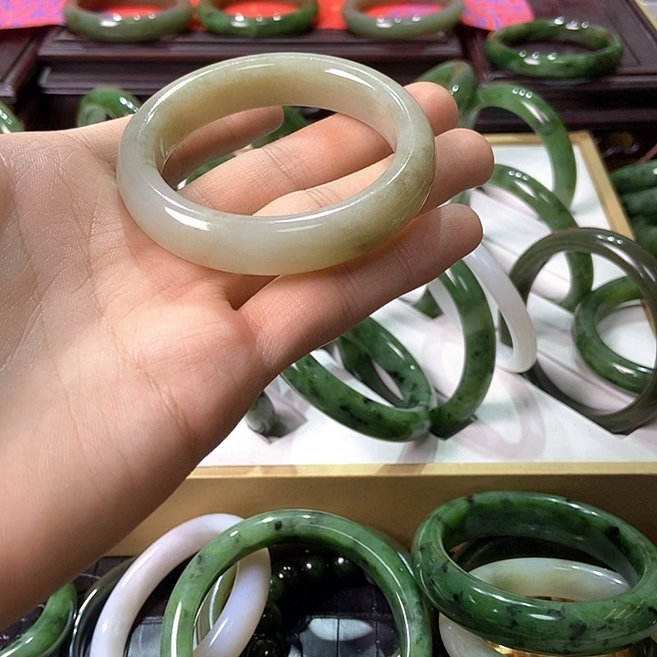 未镶嵌手镯和田玉