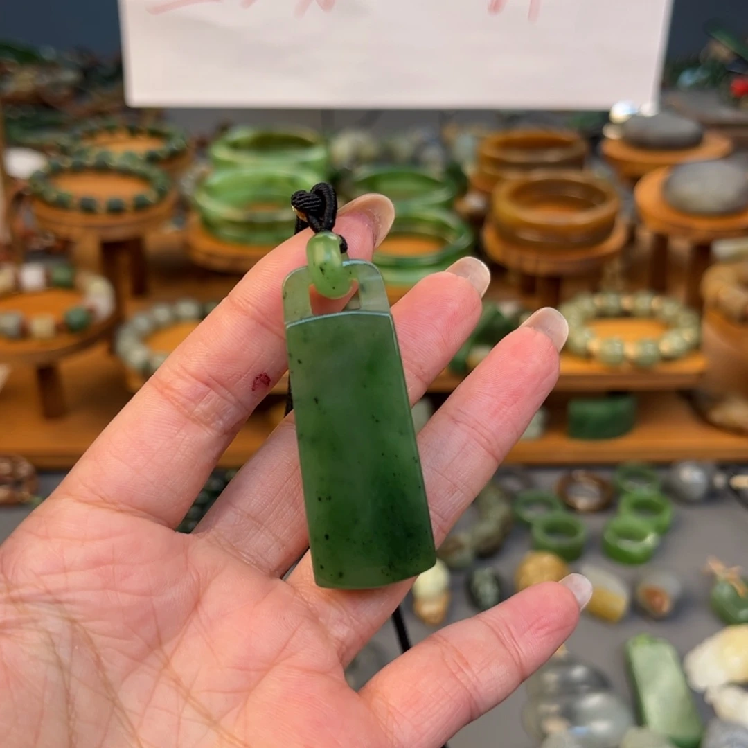九***月和田玉（糖玉）未镶嵌颈饰