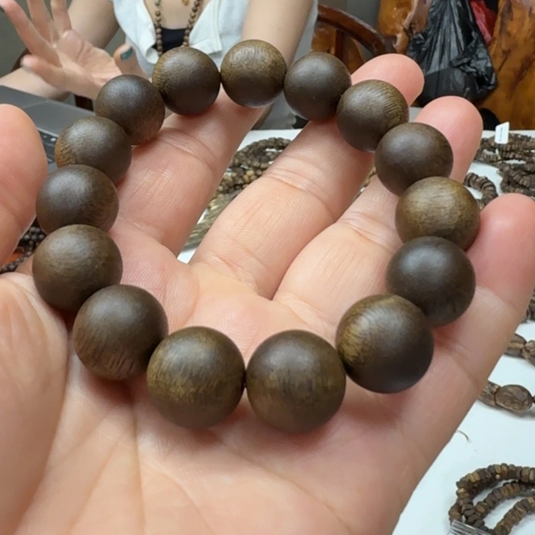 沉香碎屑沉香海南白棋1.4大99沉➕碎屑多样性发一