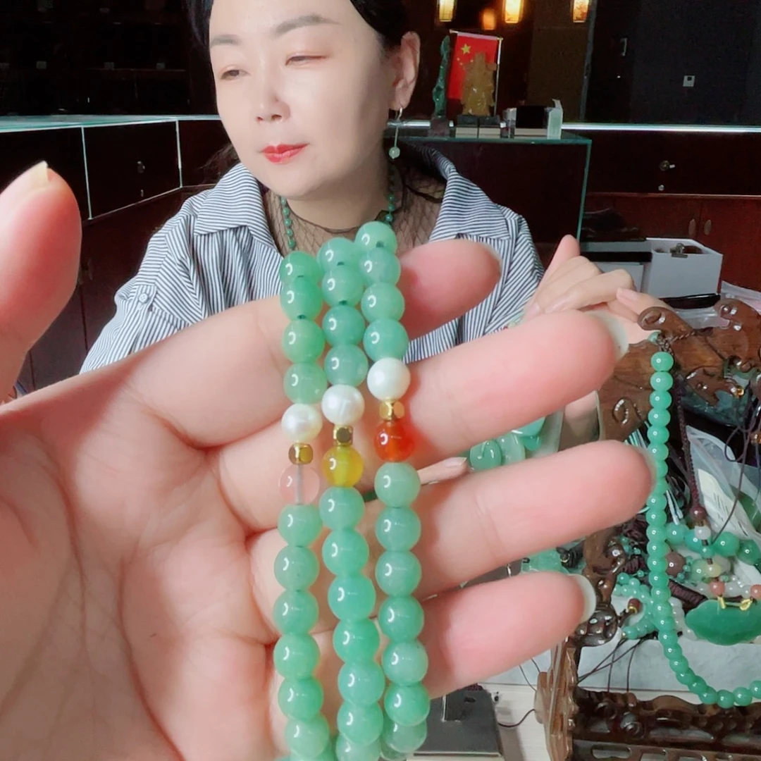 颈饰未镶嵌密玉（石英质玉）