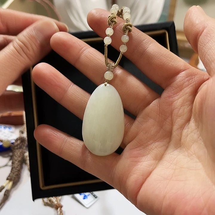 牛***奶和田玉未镶嵌颈饰