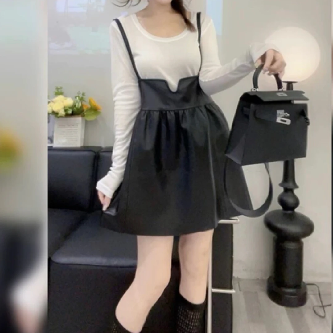 【月姐家】2025秋季新款轻奢气质女设计感简约百搭藏肉吊带连衣裙