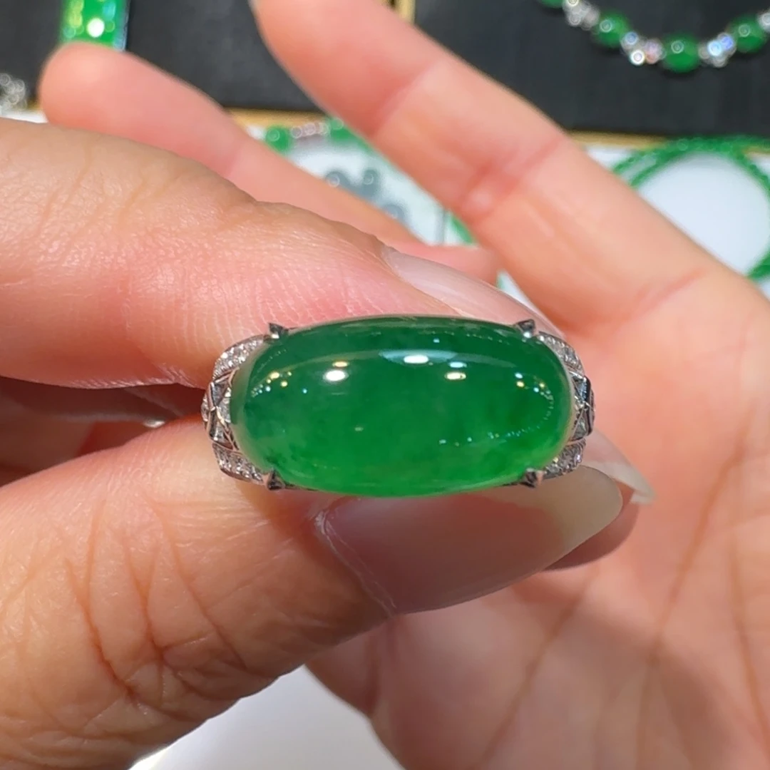 翡翠18K金镶嵌戒指