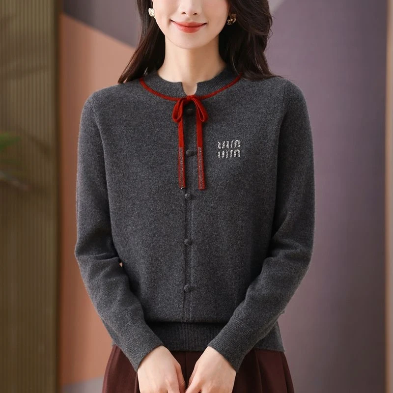 春秋2025年新款圆领宽松大码毛衣女百搭针织衫短款上衣洋气打底衫