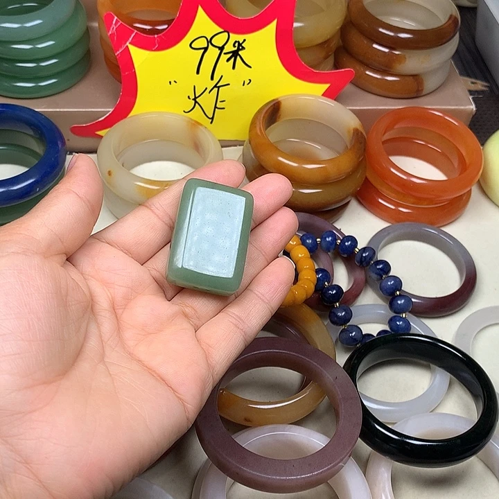 未镶嵌手镯石英质玉