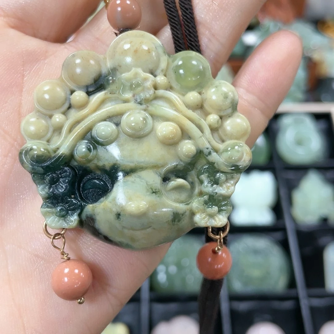 蛇纹石玉颈饰合金