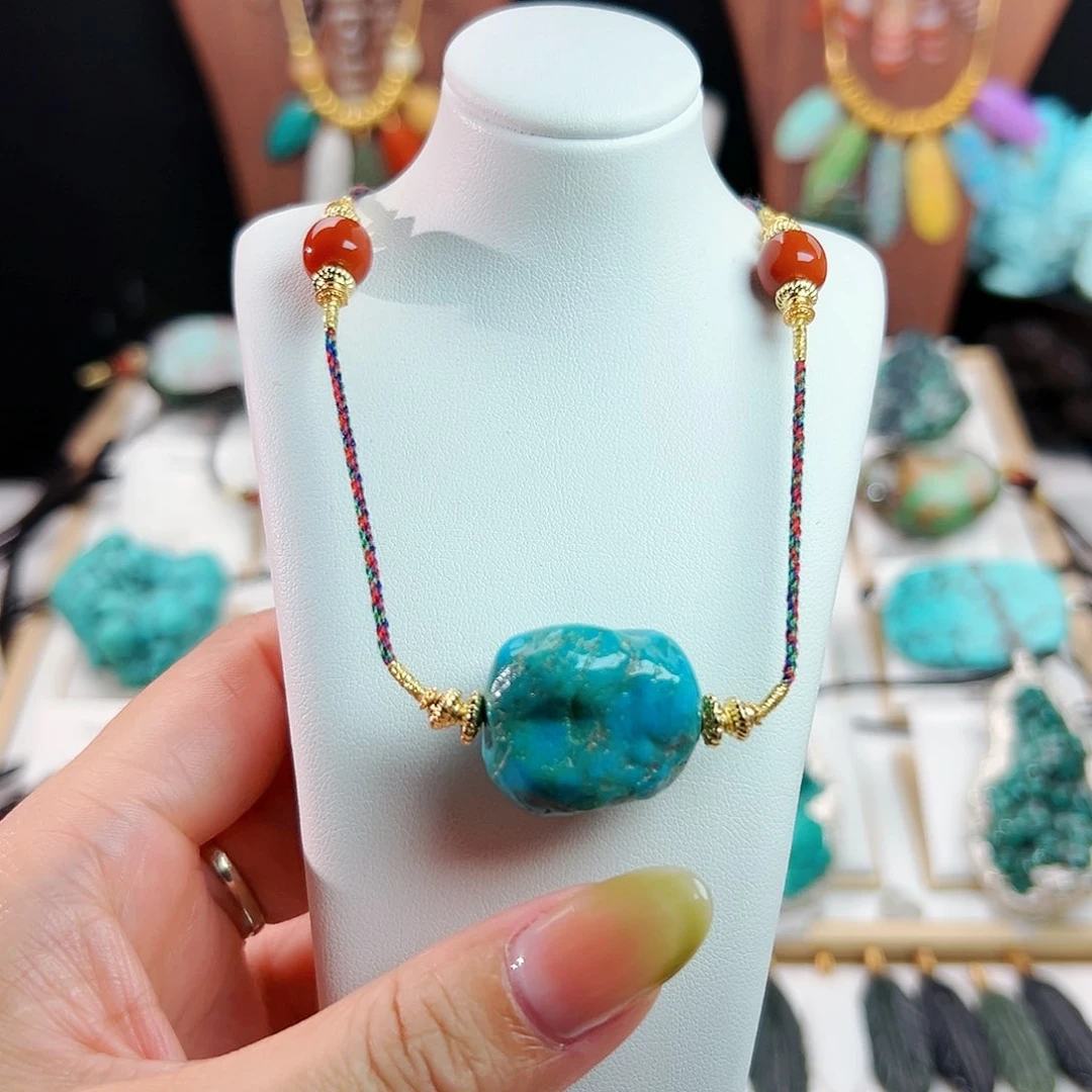 绿松石未镶嵌颈饰