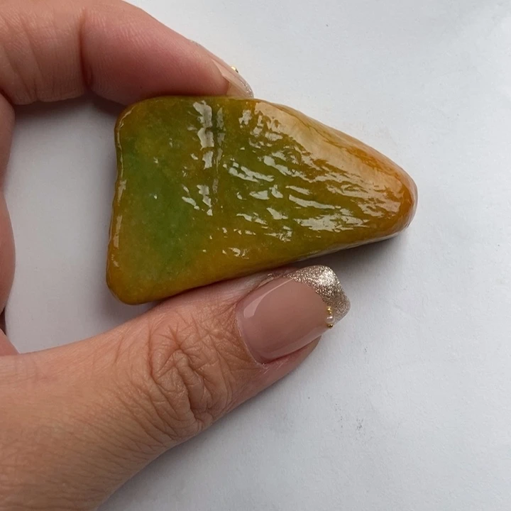 翡翠未镶嵌颈饰黄绿吊坠