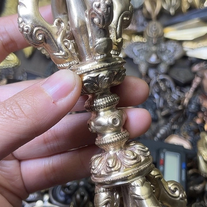 谁***谁青铜原色马拉微瑕