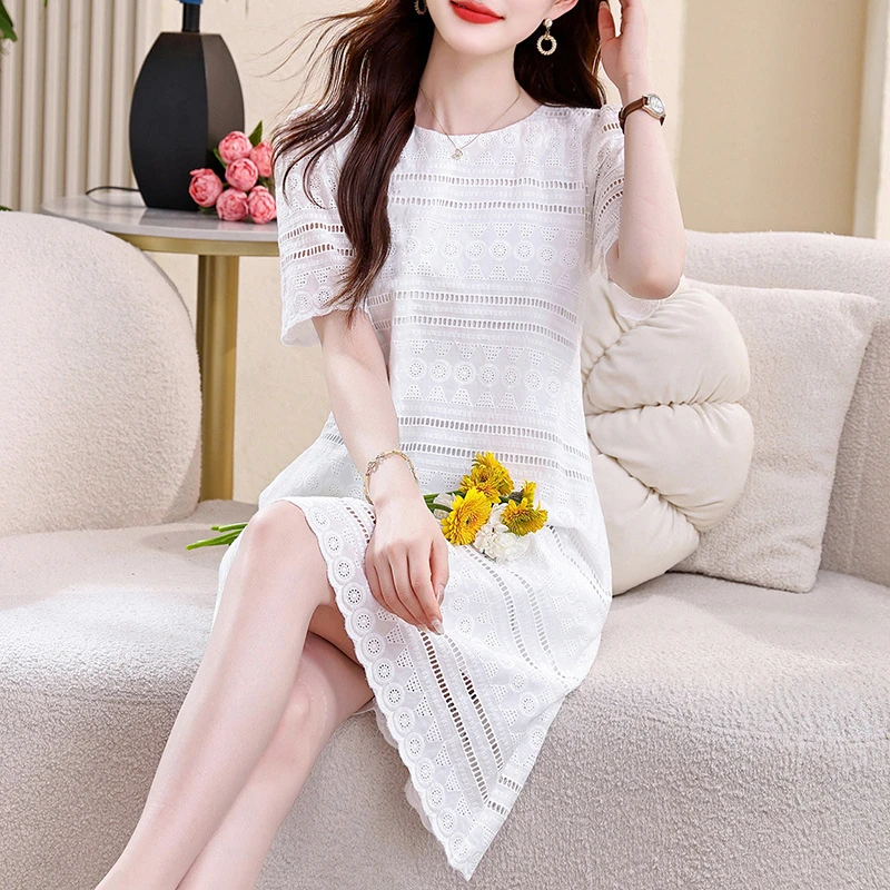 夏季时尚绣花小清晰显瘦高级带口袋装手机连衣裙中长款洋气连衣裙