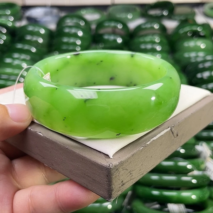 未镶嵌手镯和田玉（碧玉）