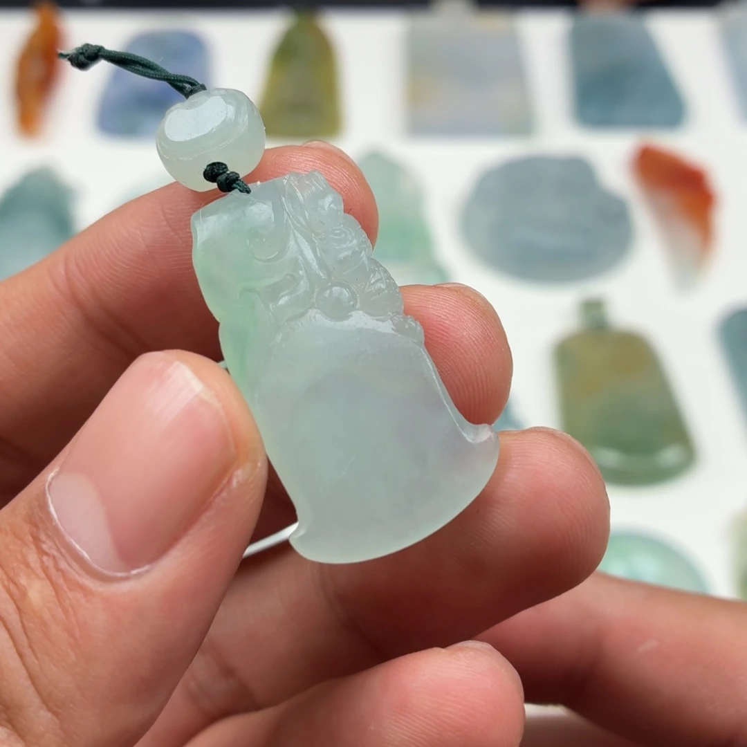 定制翡翠未镶嵌府上有龙