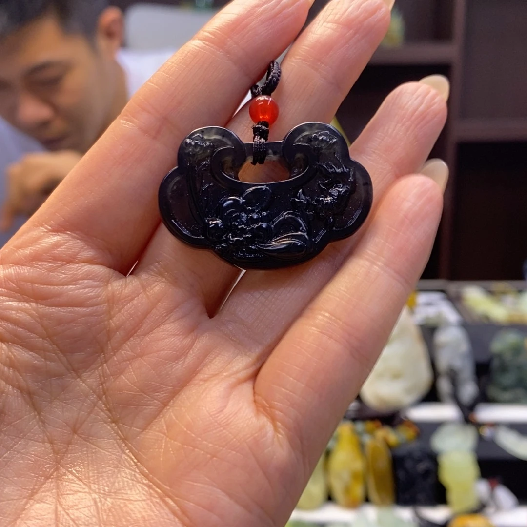 未镶嵌蛇纹石玉颈饰
