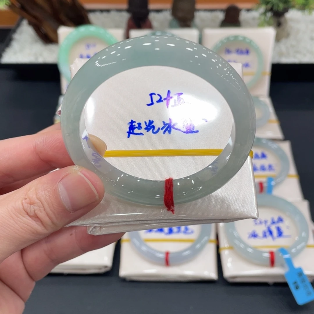未镶嵌手镯翡翠冰蓝强推 小手中万品质力推