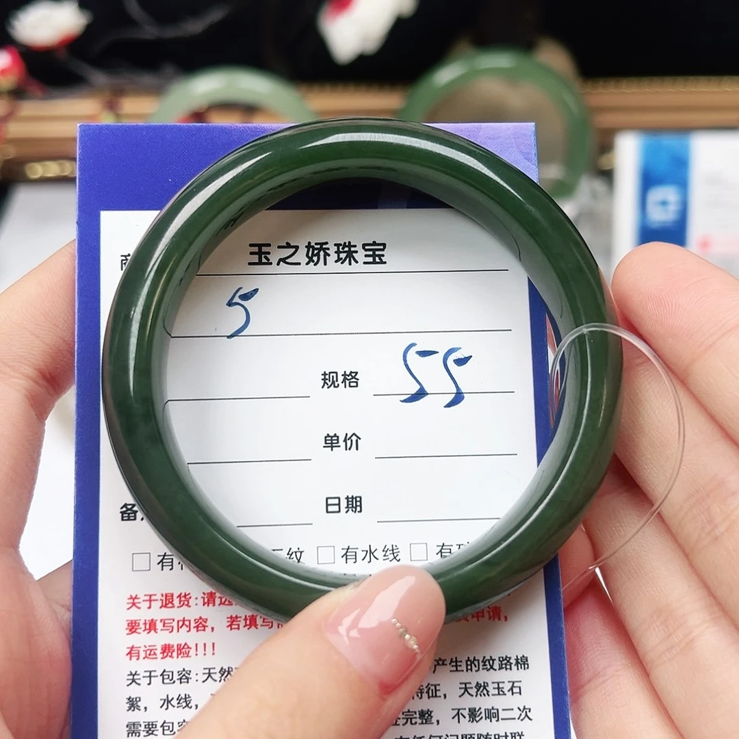 未镶嵌手镯和田玉安*?