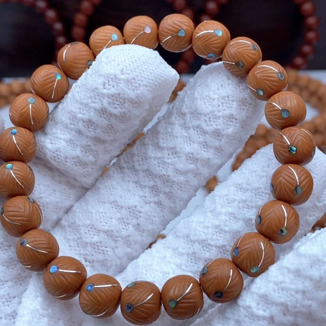 猴头核桃吊坠凤羽