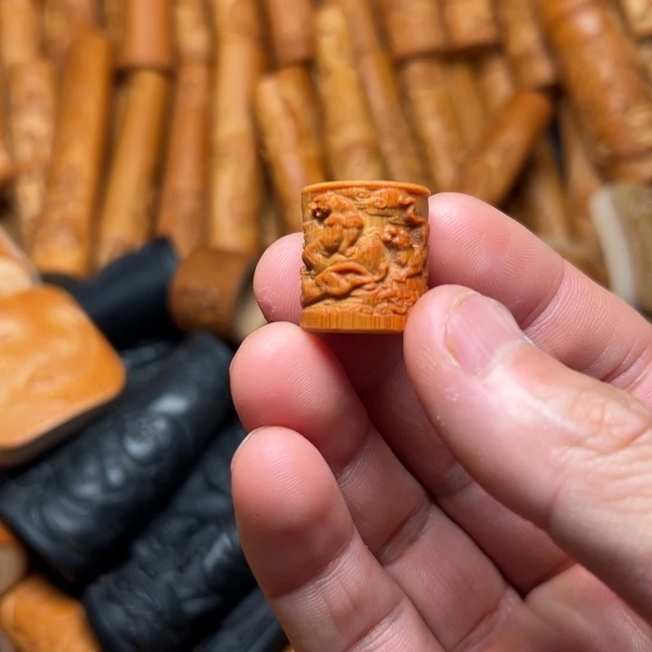 实心竹雕刻手把件