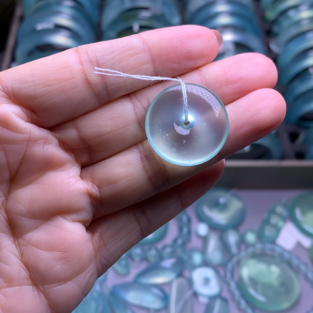 未镶嵌蛇纹石玉吊坠