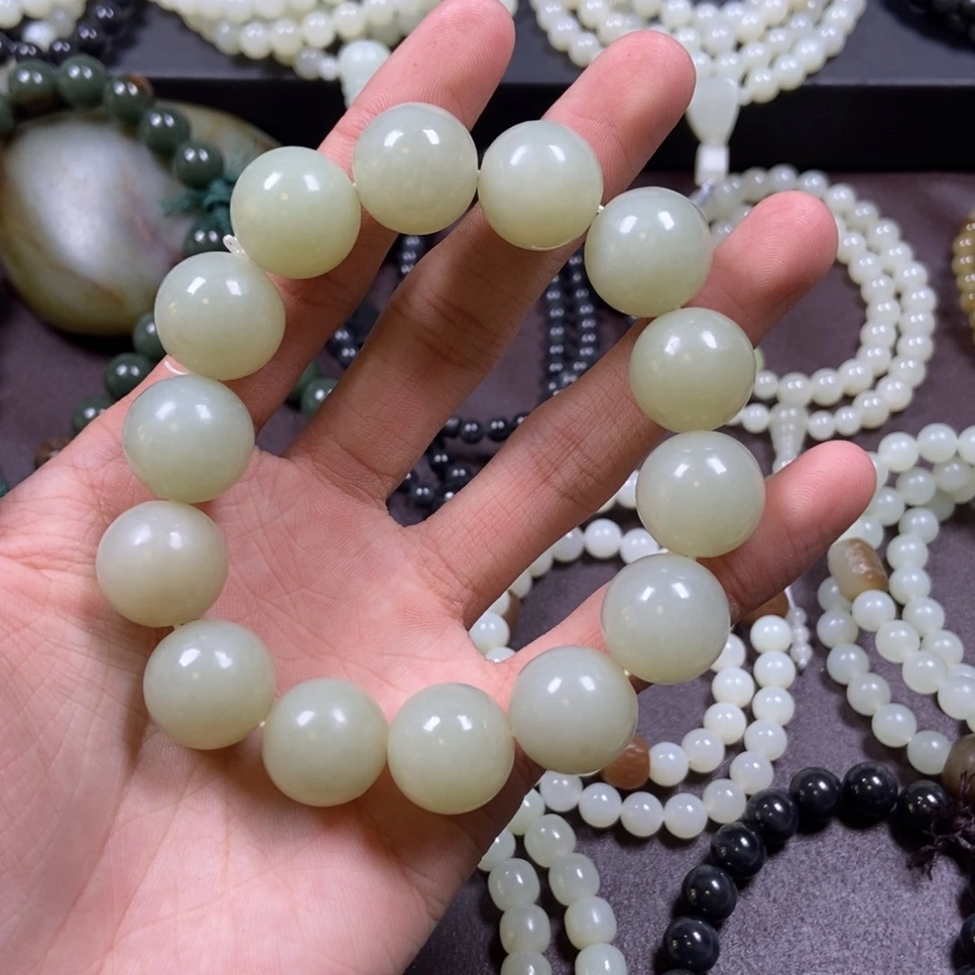 和田玉未镶嵌把件