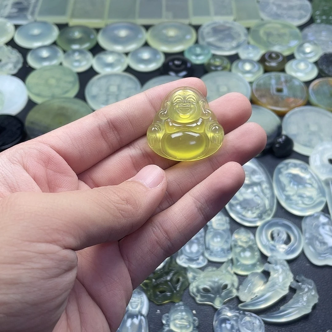 岫玉未镶嵌颈饰佛公