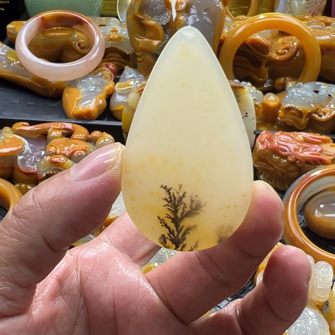 石英质玉未镶嵌颈饰