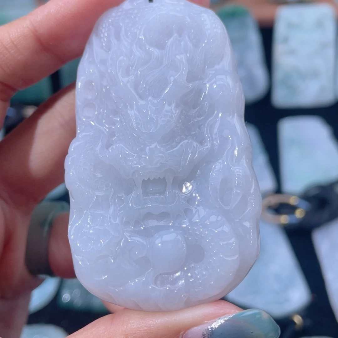 翡翠未镶嵌颈饰龙牌