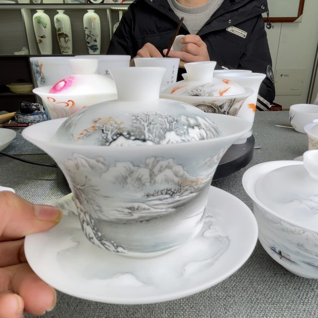 手绘马蹄满工雪景盖碗