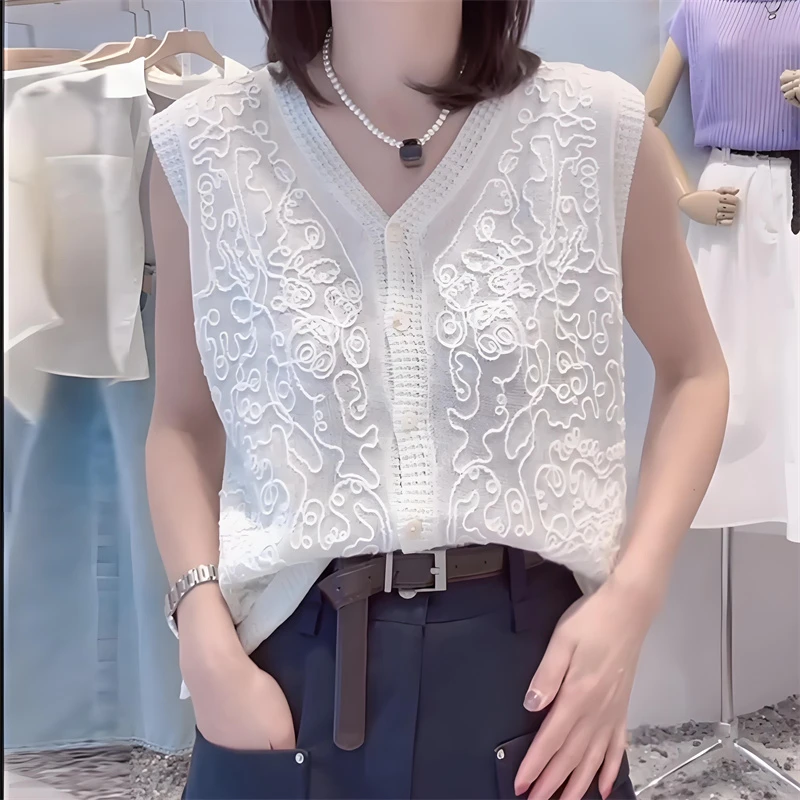 法式轻奢风白色刺绣V领无袖针织马甲女夏季新款宽松休闲百搭上衣