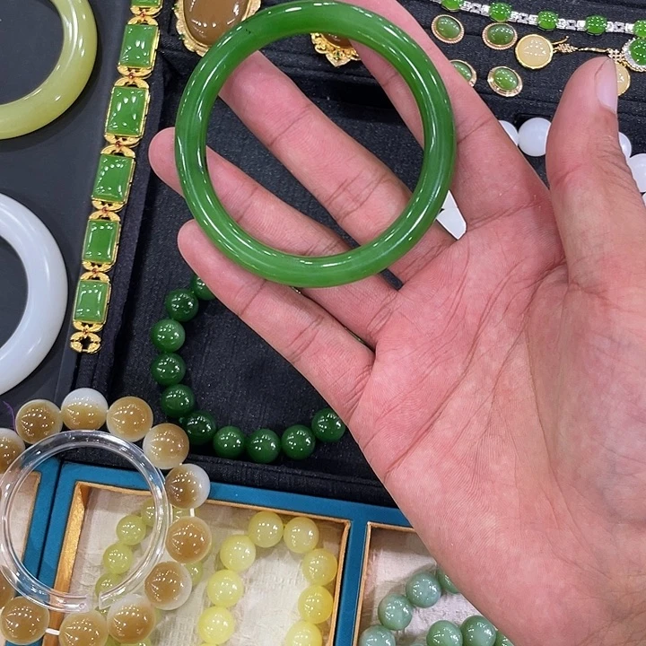 和田玉（糖玉）未镶嵌颈饰