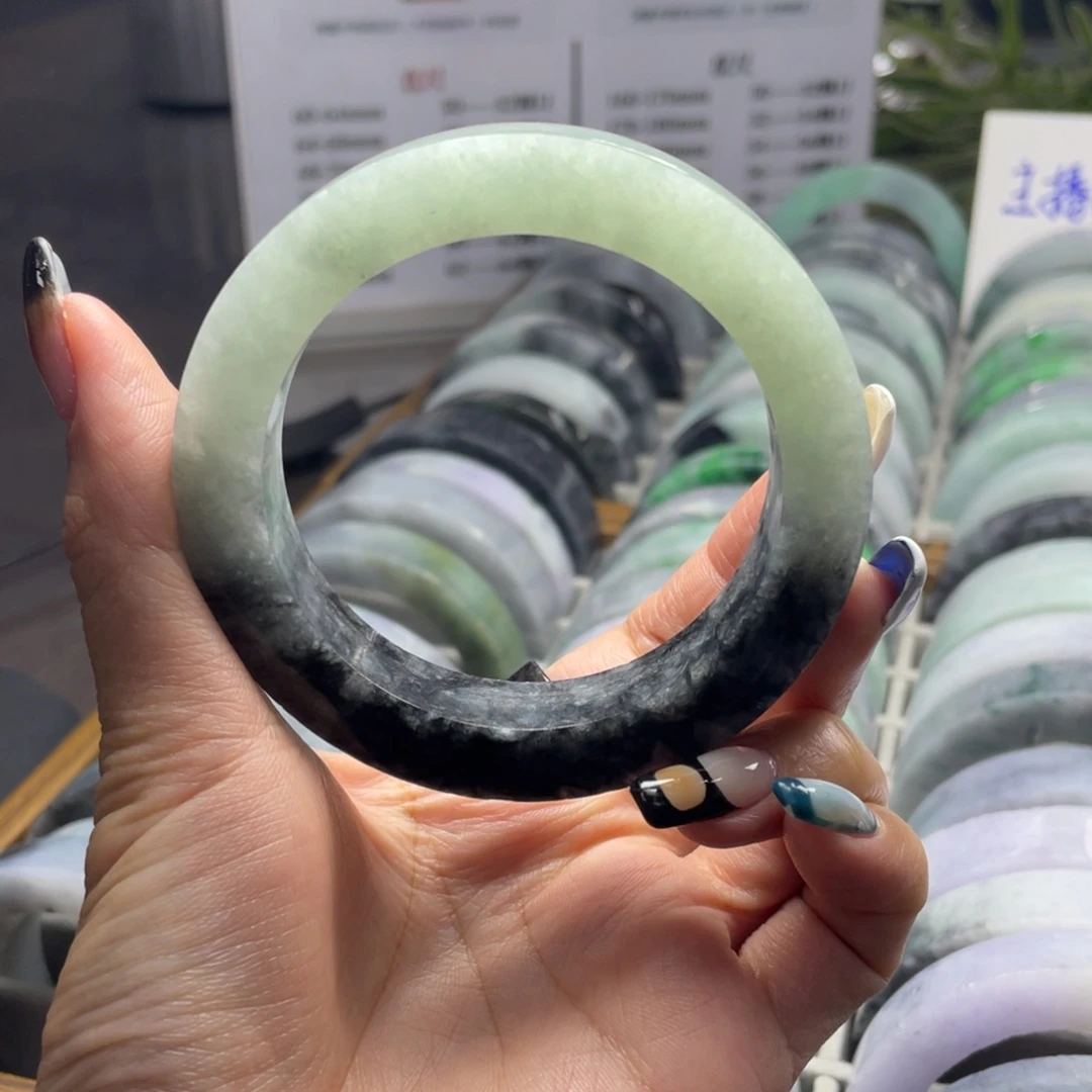 定制翡翠未镶嵌翡翠手镯