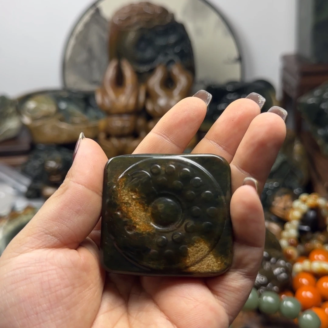海***吧未镶嵌透闪石质玉珠宝奇石