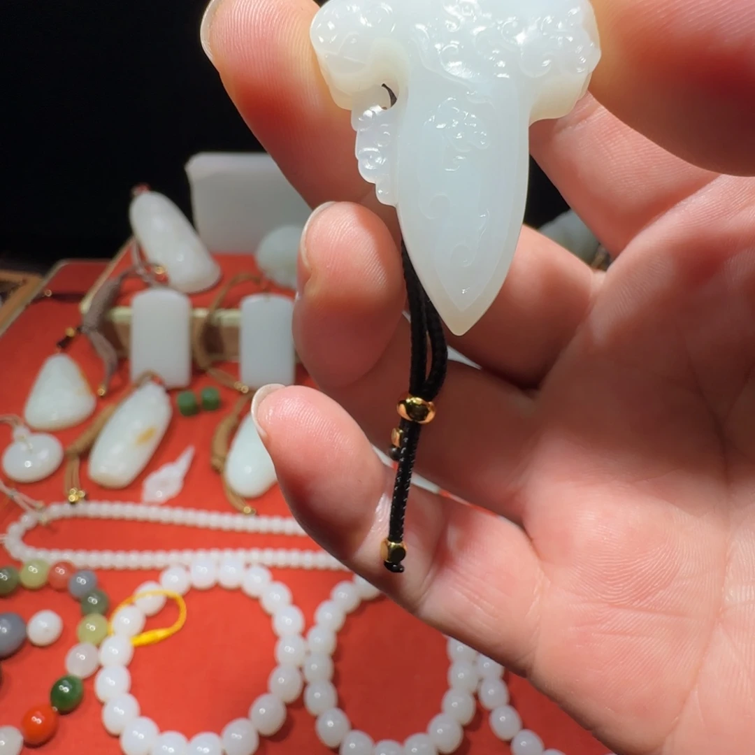 眉***儿和田玉未镶嵌套链