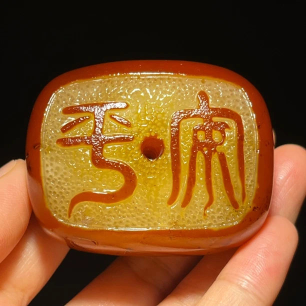 天然蜜蜡防古扣吊坠 手把件 精工雕刻 立体饱满 有微瑕 底价出