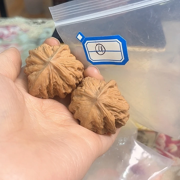 文玩核桃吊坠野狼异形