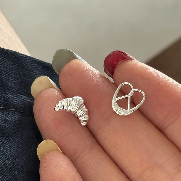 925银耳饰 韩版不对称牛角包碱水包耳钉小清新ins风小众耳环-9008