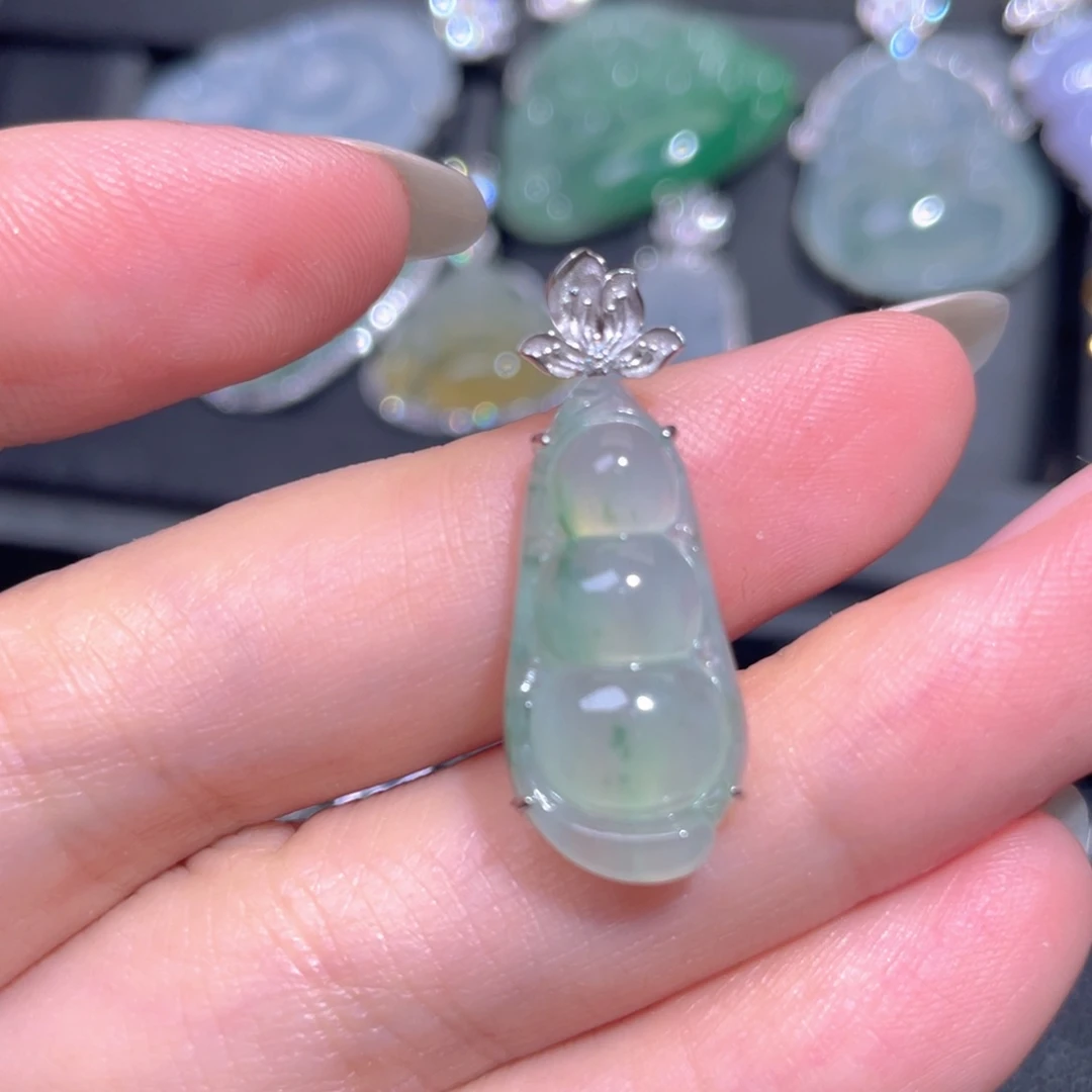 颈饰18K金镶嵌翡翠翡翠