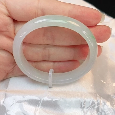 【闪购商品】翡翠手镯未镶嵌点***～贵妃52
