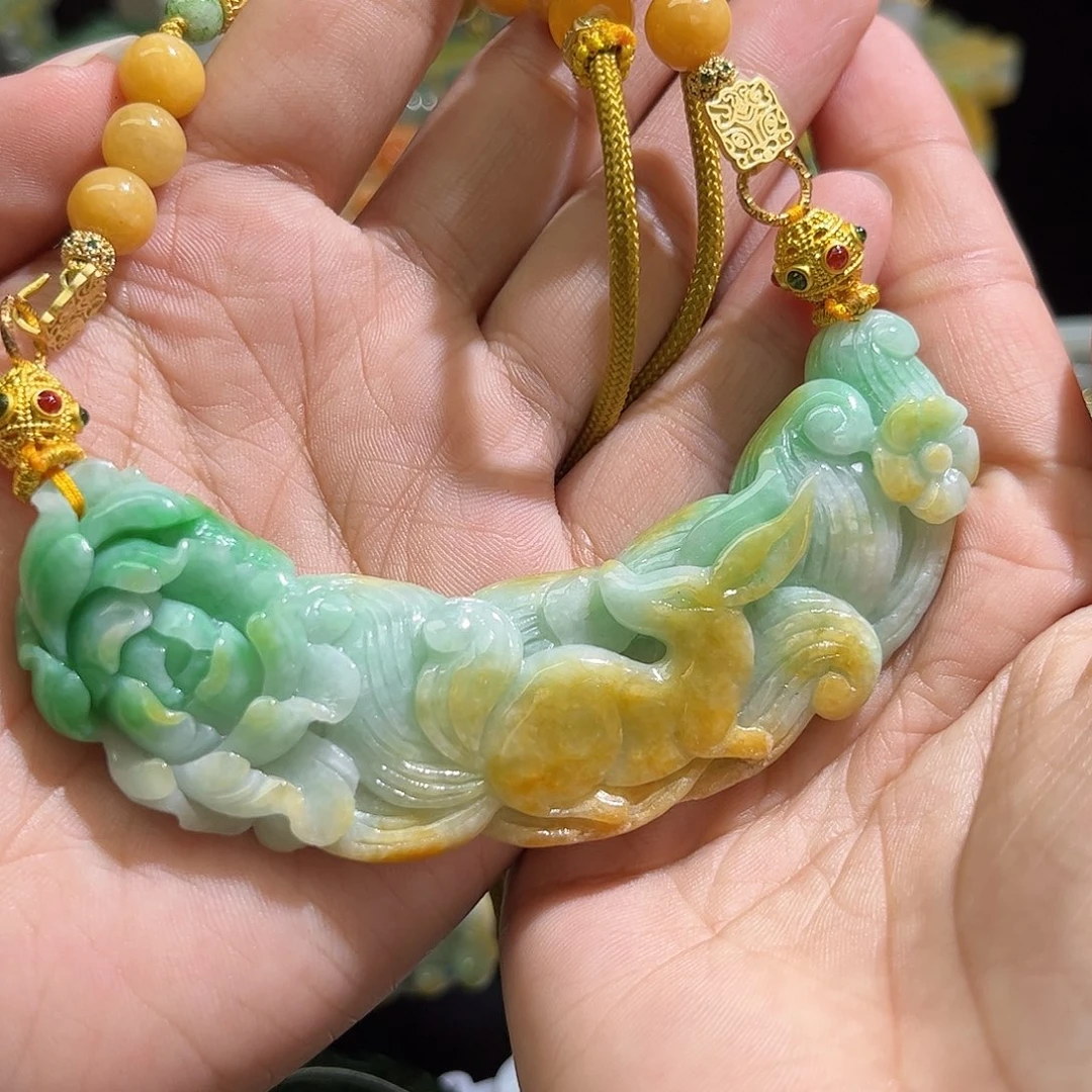 翡翠未镶嵌颈饰待编织