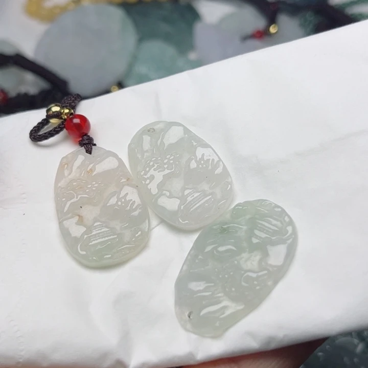 翡翠未镶嵌颈饰挂件