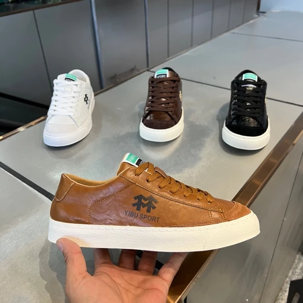 QS秋季新款韩版低帮男鞋皮面舒适百搭休闲鞋男士软底板鞋