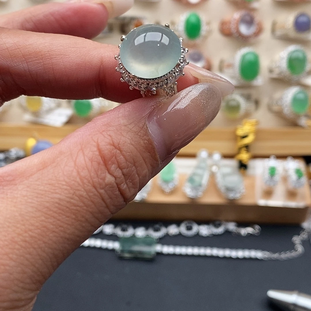 翡翠未镶嵌戒指是1111