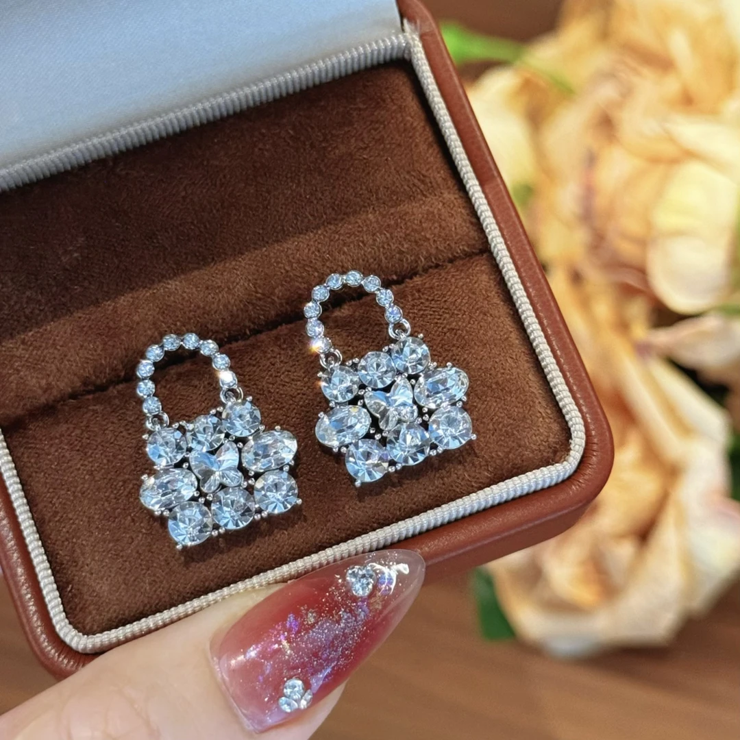 合金合成锆石耳饰 杨杨babytime绝美爆闪！轻奢闪耀星光锁包包耳钉