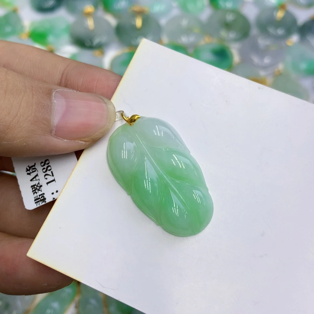 翡翠18K金镶嵌颈饰翡翠