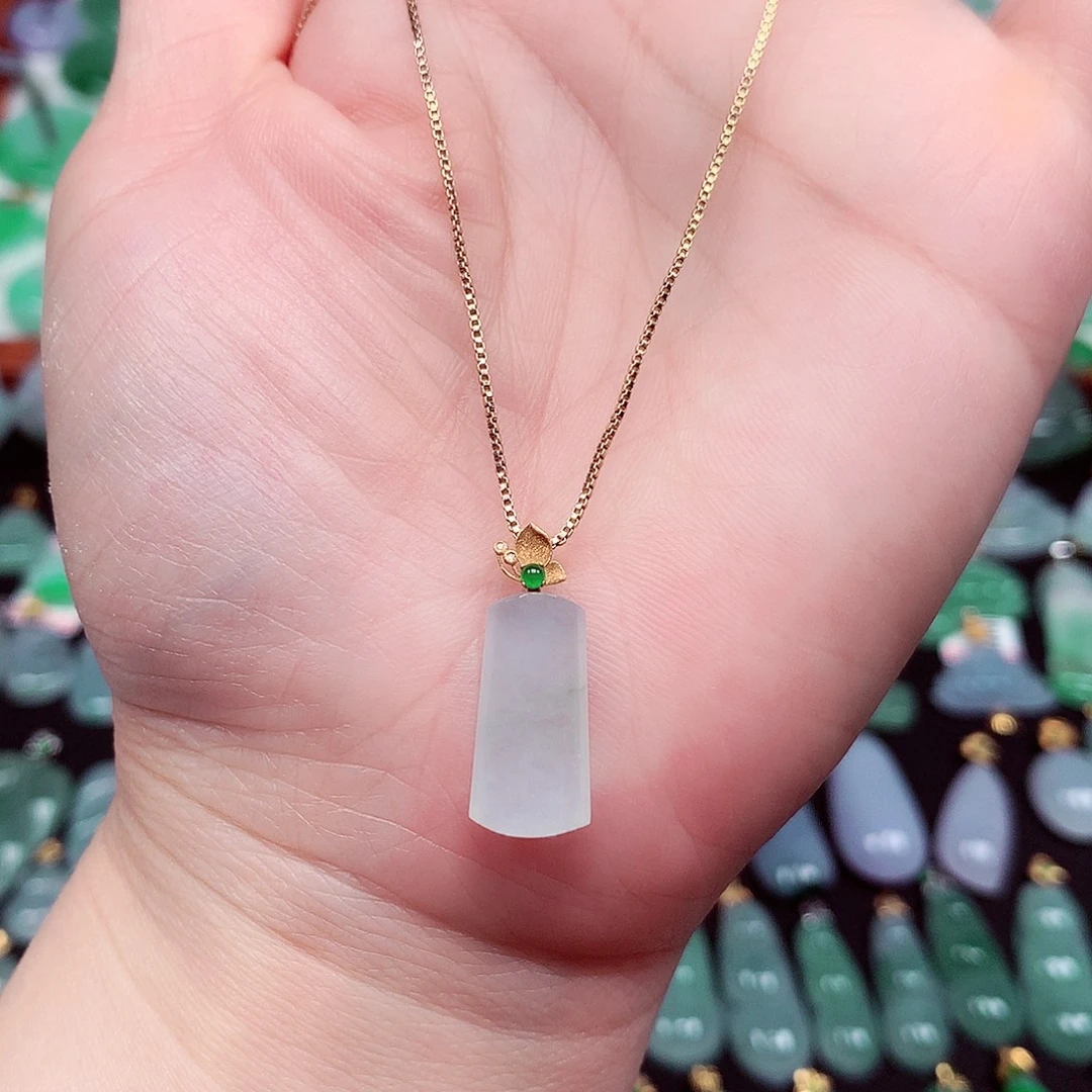 翡翠18K金镶嵌颈饰