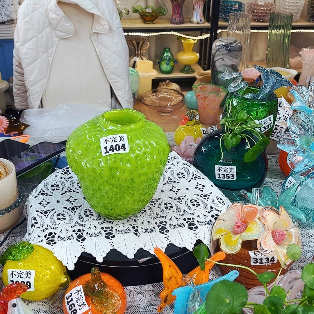 1404草莓瓶 家悦琉璃工艺品不完美