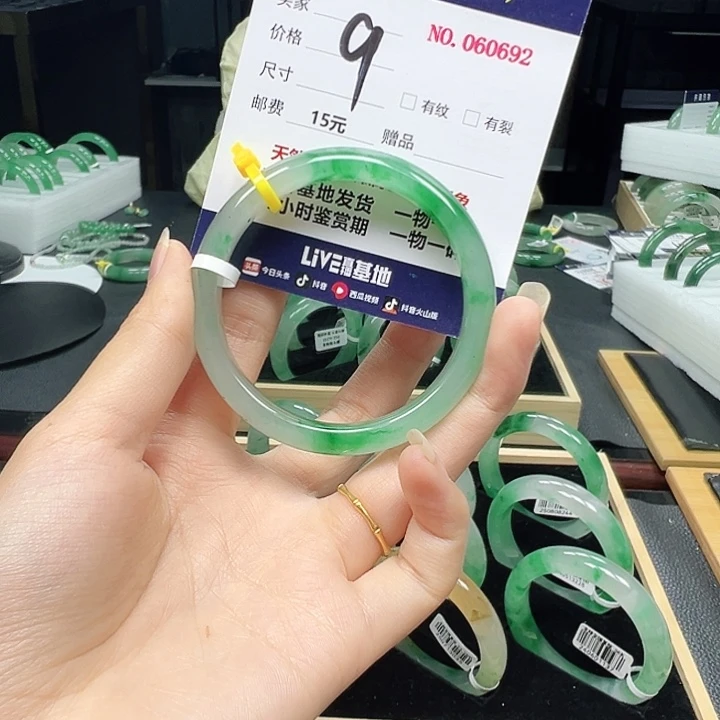 石英质玉未镶嵌手镯