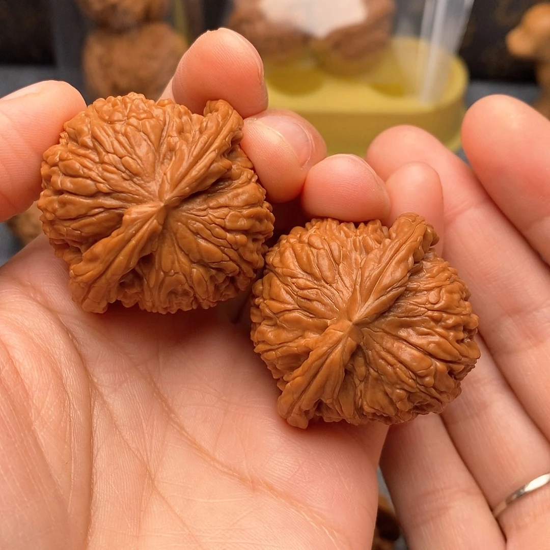 文玩核桃把件微**好闷白狮子40尺