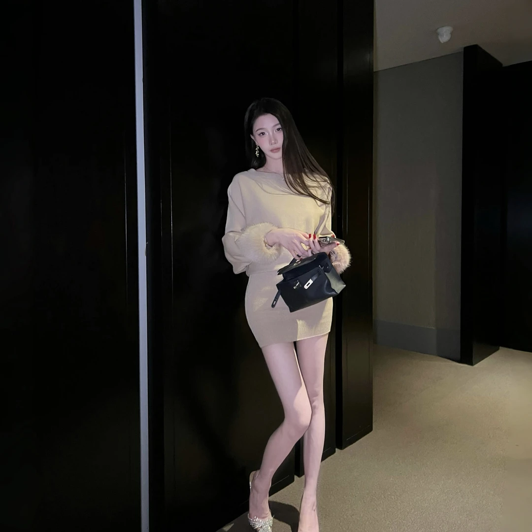 AmberSea【轻奢晚宴】2025毛毛袖漏肩斜肩针织包臀连衣裙9527