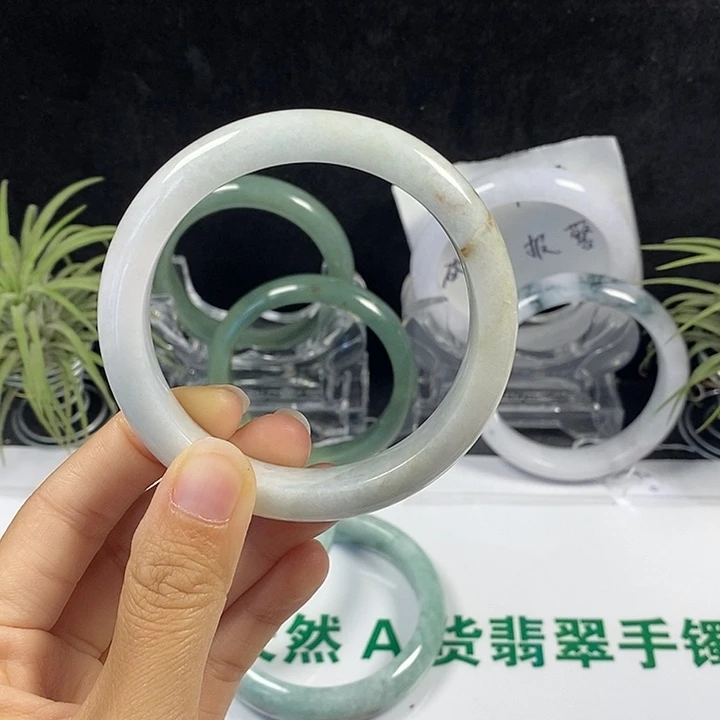 未镶嵌手镯翡翠97号。 59圈