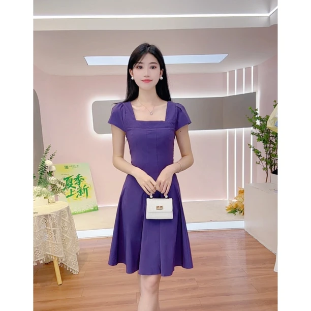 West·夏季新款立体剪裁透气收腰显瘦小个子修身法式方领连衣裙